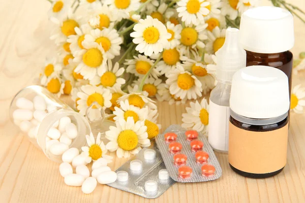 Medicine chamomile flowers on wooden table — Stock Photo, Image