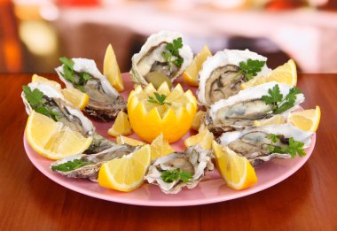 istiridye kafede masada