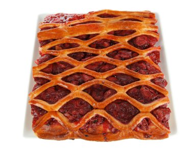 vişneli turta üzerine beyaz izole