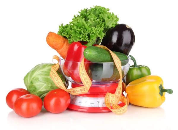 Verduras frescas en escamas aisladas sobre blanco — Foto de Stock