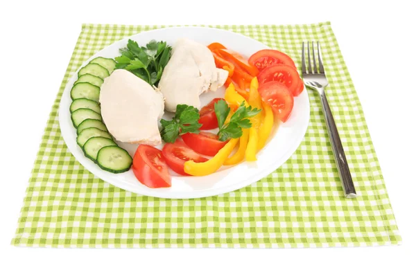 Poitrine de poulet bouillie sur assiette avec légumes gros plan — Photo