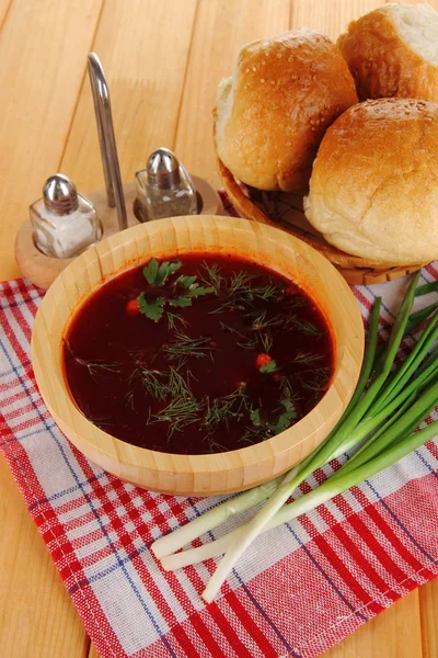 Läckra borsch på tabell närbild — Stockfoto