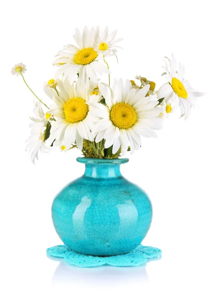 Beautiful bouquet chamomiles in vase isolated on white — Stock Photo, Image