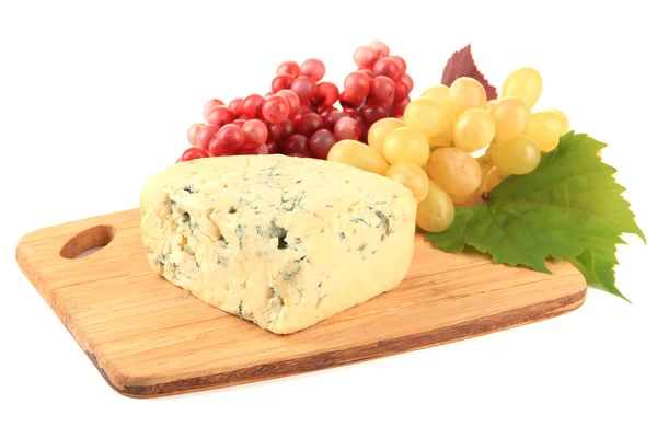 Tasty blue cheese and grape on cutting board, isolated on white — Stock Photo, Image