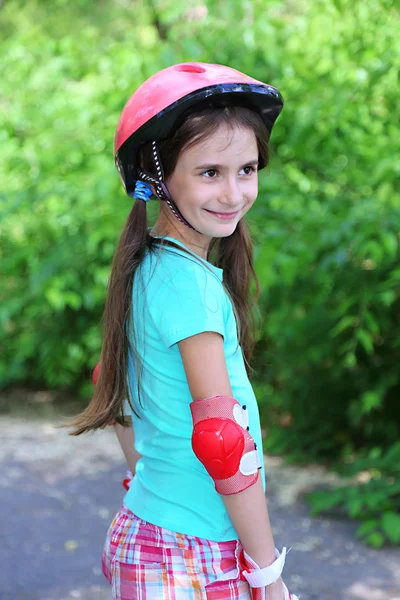 Little girl in roller skates at park — Stock Photo, Image