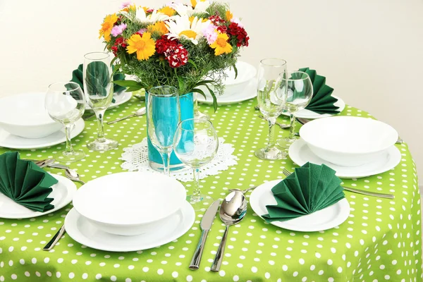 아침에 아름 다운 테이블 설정 — 스톡 사진