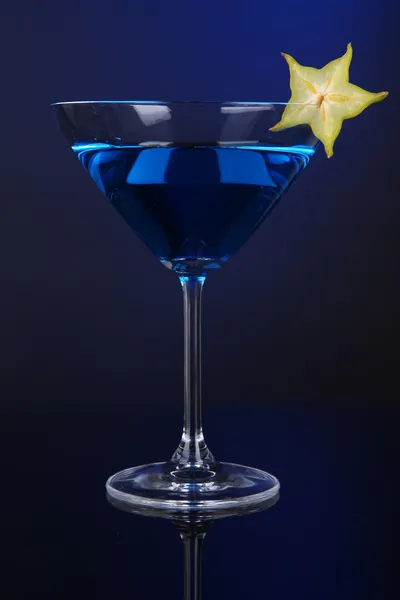 Blue cocktail in martini glass on dark blue background — Stock Photo, Image