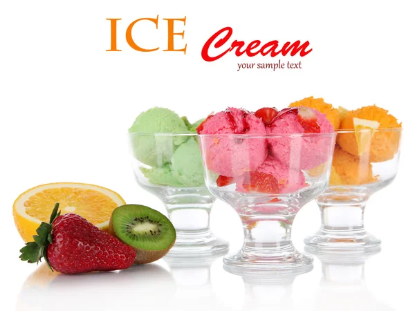 स्वादिष्ट आइसक्रीम सफेद पर अलग — स्टॉक फ़ोटो, इमेज