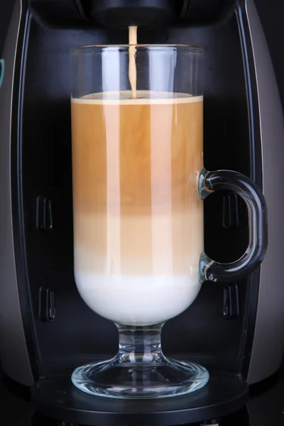 Geschichteter Kaffee aus nächster Nähe — Stockfoto