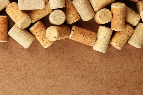 Tappi di vino su sfondo di legno — Foto Stock