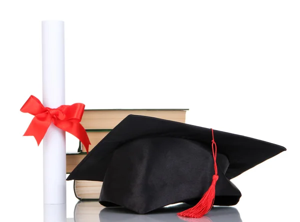 Chapéu de Grad com diploma e livros isolados em branco — Fotografia de Stock