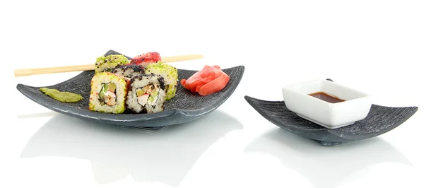 Lezzetli maki sushi - roll üzerine beyaz izole — Stok fotoğraf