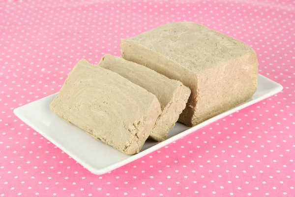 Välsmakande halva på tabell närbild — Stockfoto