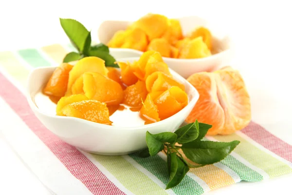 Oranžový jam s kůrou a mandarinky, izolované na bílém — Stock fotografie