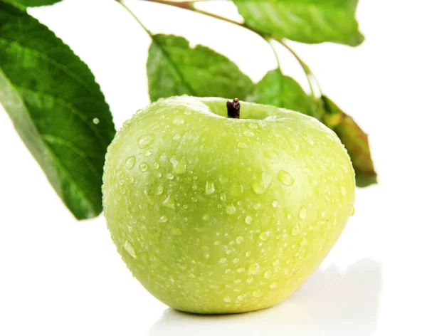 Manzana verde jugosa con hojas, aislada en blanco —  Fotos de Stock