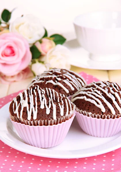 Édes csokoládé cupcakes közelről — Stock Fotó