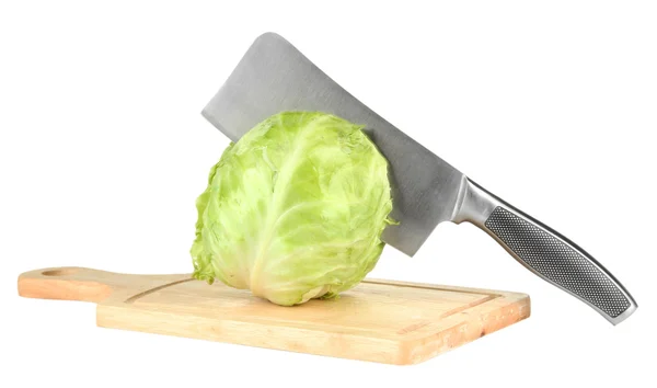 Cavolo verde con coltello sul tagliere, isolato su bianco — Foto Stock
