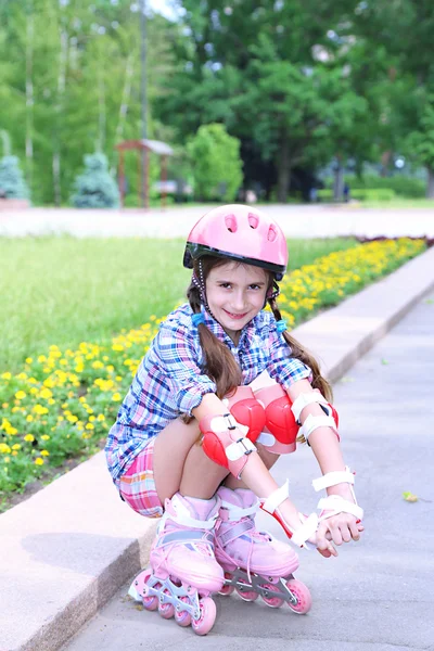 Little girl in roller skates at park — Stock Photo, Image