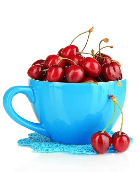 Zralé červené bobule cherry Cup izolovaných na bílém — Stock fotografie