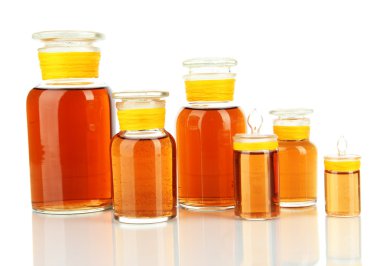 ilaç şişeleri üzerinde beyaz izole