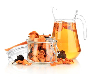 karışık Kuruyemiş banka ve kurutulmuş beyaz izole meyve kompostosu