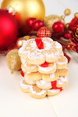 Noel kurabiyeleri ve dekorasyon renk ahşap zemin üzerinde