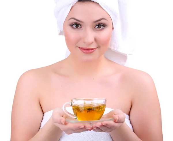Hermosa mujer joven con taza de té de hierbas aislado en blanco —  Fotos de Stock