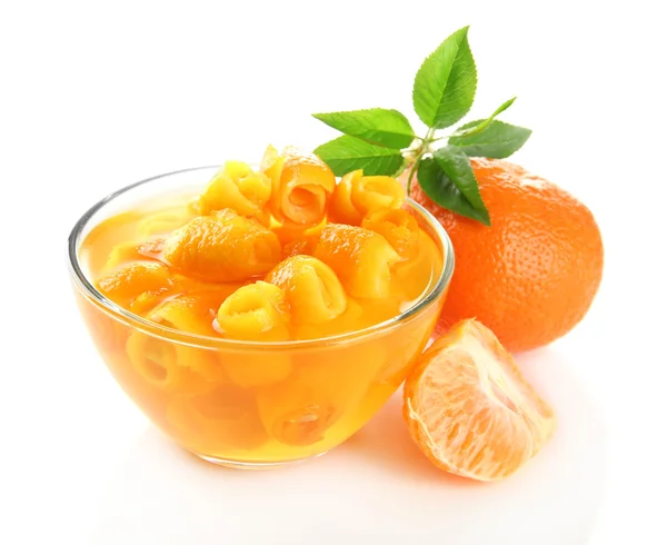 Marmellata di arance con scorza e mandarini, isolata su bianco — Foto Stock