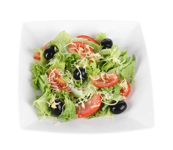 Leichter Salat auf Teller isoliert auf weiß — Stockfoto