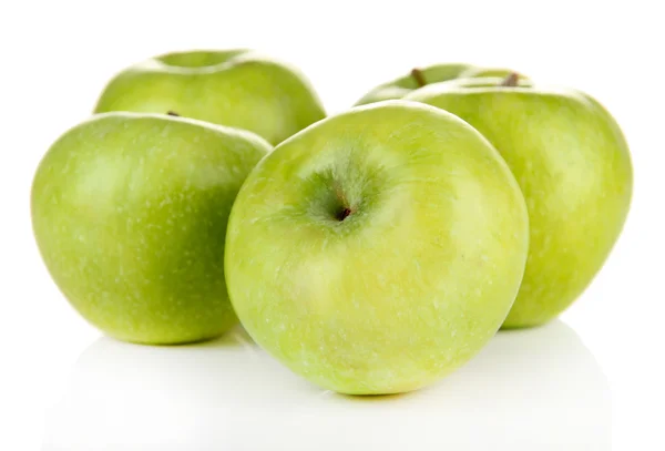 Sappige groene appels, geïsoleerd op wit — Stockfoto