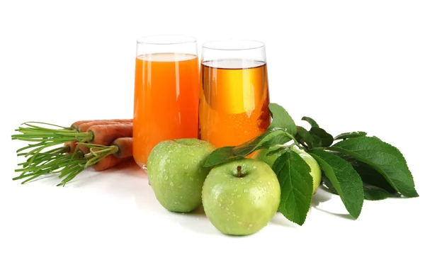 ジュース、リンゴとニンジン、白で隔離されるのメガネ — ストック写真