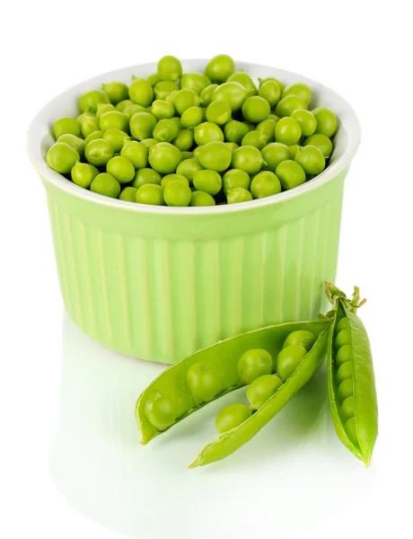 Sweet green peas in bowl isolated on white — Stock Photo, Image