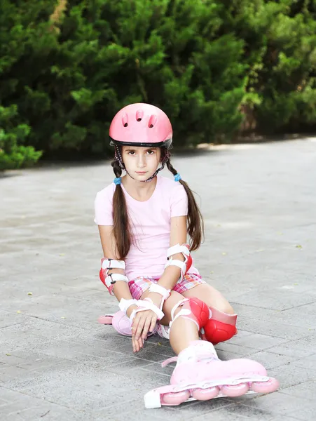 Little girl in roller skates at park — Stock Photo, Image