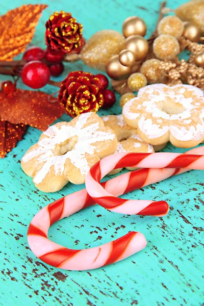 Christmas cookies and decorations on color wooden background — Stock Photo, Image