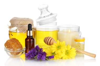 yağlar ve üzerinde beyaz izole bal kokulu bal spa