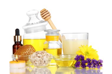 yağlar ve üzerinde beyaz izole bal kokulu bal spa