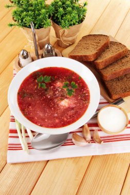 lezzetli borsch üzerinde tablo yakın çekim