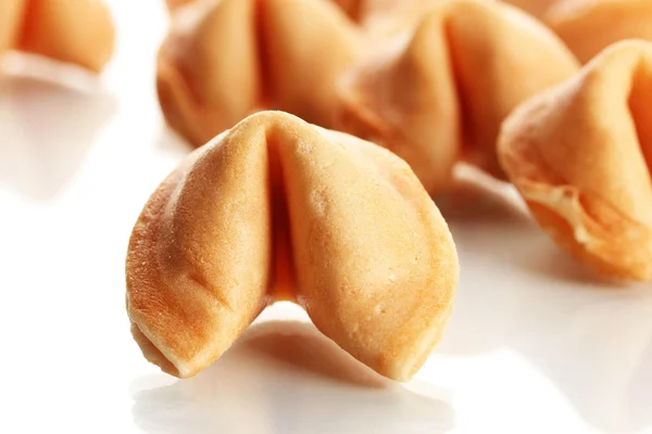 Galletas de la fortuna, aisladas en blanco —  Fotos de Stock