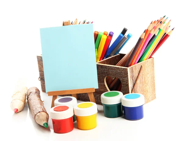 Verschiedene Bleistifte in Holzkiste, Farben und Staffelei, isoliert auf weiß — Stockfoto