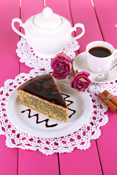 Delicious poppy seed cake with cup of coffee on table close-up — Stock Photo, Image