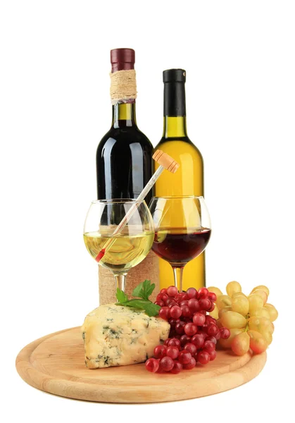 Vino, sabroso queso azul y uva, aislado sobre blanco — Foto de Stock