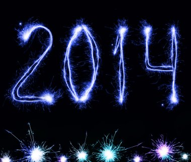 siyah arka plan üzerinde yeni yıl havai fişekleri