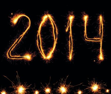 siyah arka plan üzerinde yeni yıl havai fişekleri