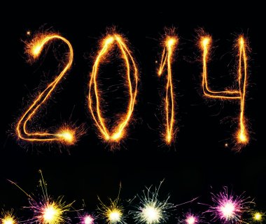 siyah arka plan üzerinde yeni yıl havai fişekleri