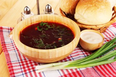 lezzetli borsch üzerinde tablo yakın çekim