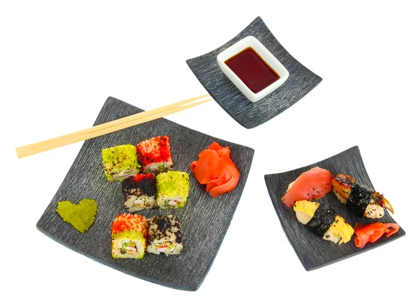 Вкусные маки суши - на белом — стоковое фото