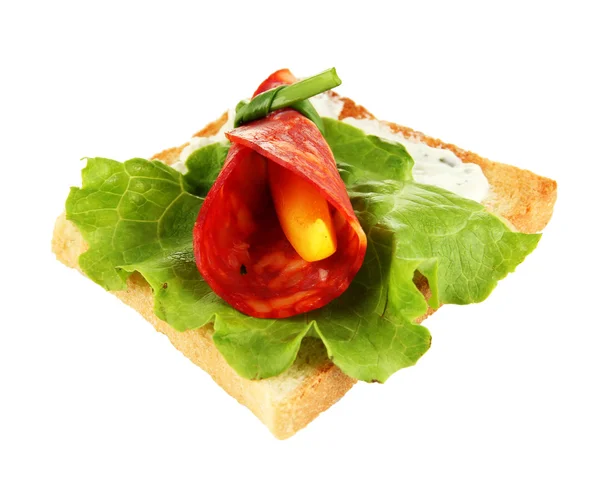 Salami rollen met paprika stukken binnen, op geroosterd brood, geïsoleerd op wit — Stockfoto