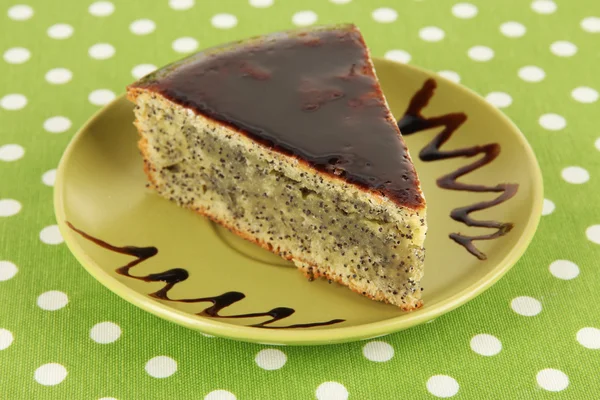 Delicious poppy seed cake on table close-up — Stock Photo, Image