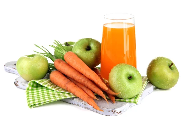 Vaso de jugo, manzanas y zanahorias, aislado sobre blanco —  Fotos de Stock