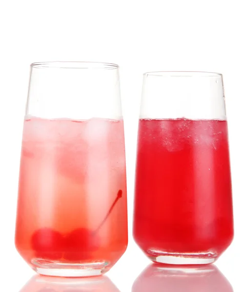 Twee cherry cocktails met ijs geïsoleerd op wit — Stockfoto